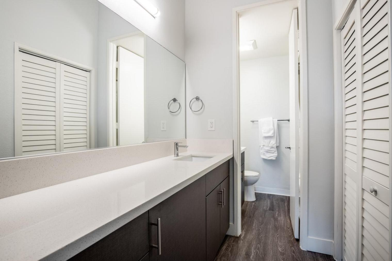 Culver 1br W Gym Pool Wd Nr Shops Lax-327 Apartment