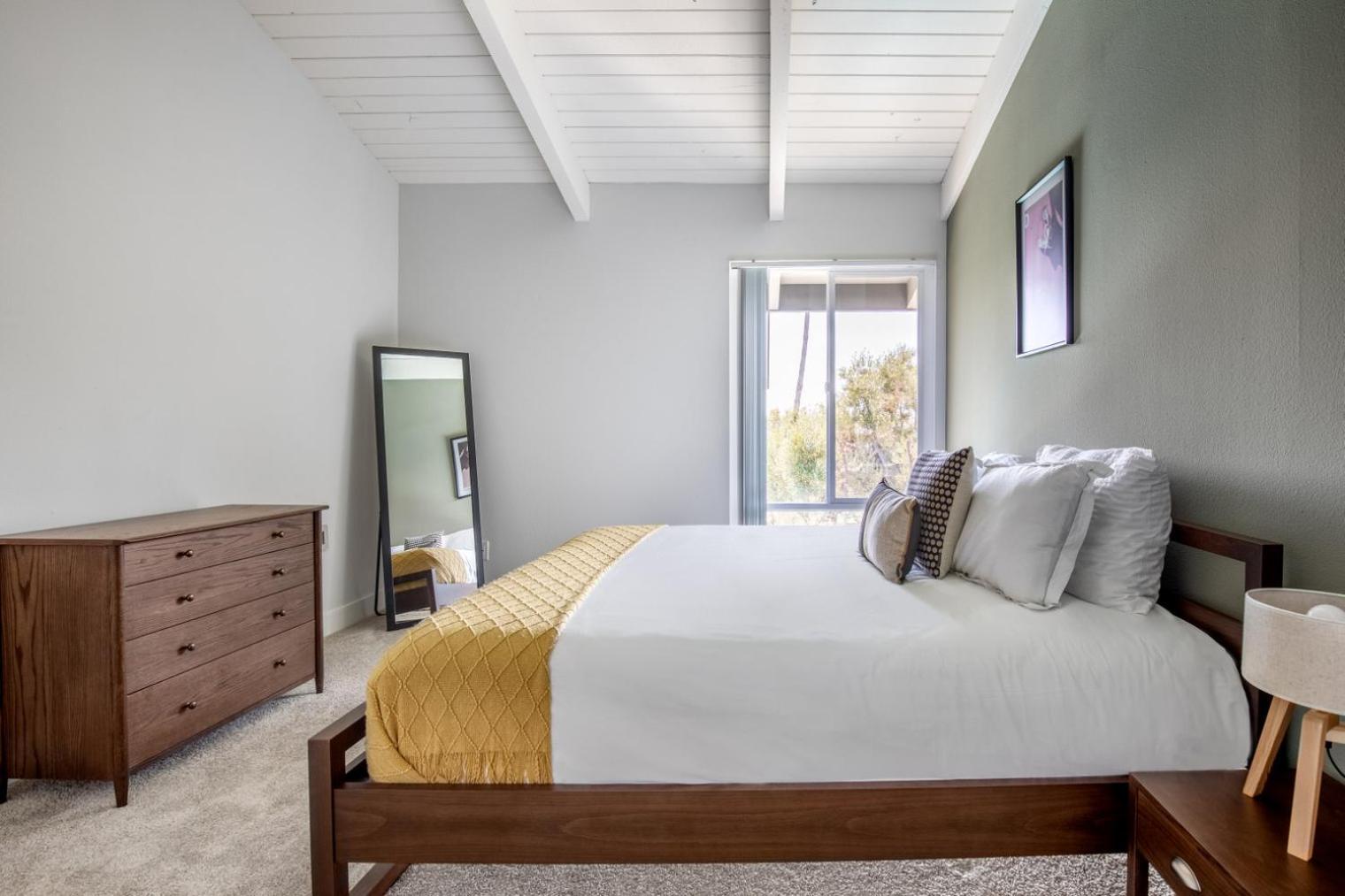Culver 1br W Gym Pool Wd Nr Shops Lax-327 *