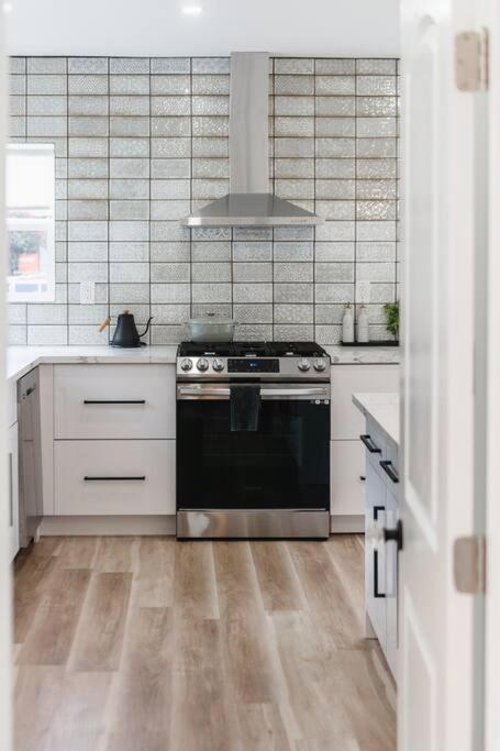 Stylish 4-bedroom In Culver Art District Villa Los Angeles