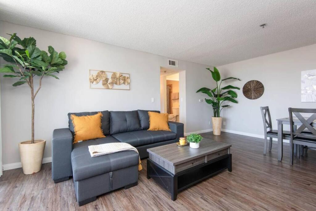 Hollywood 2bed W Rooftop Pool & Panoramic View