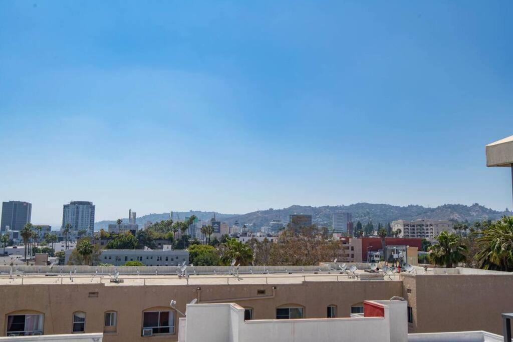 Hollywood 2bed W Rooftop Pool & Panoramic View *