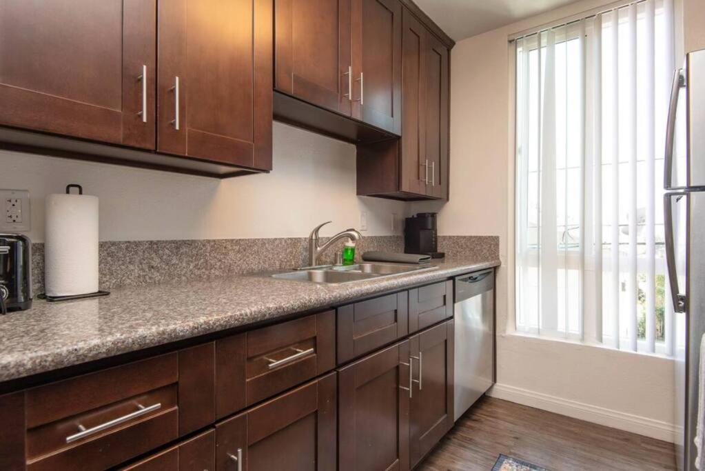 Hollywood 2bed W Rooftop Pool & Panoramic View