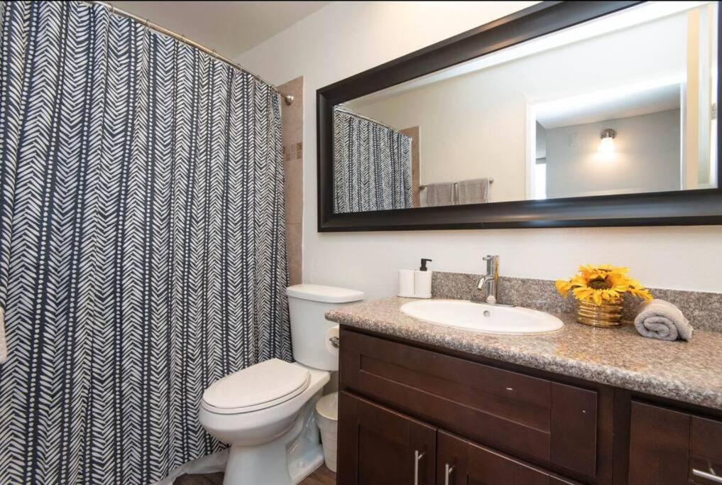 Hollywood 2bed W Rooftop Pool & Panoramic View *