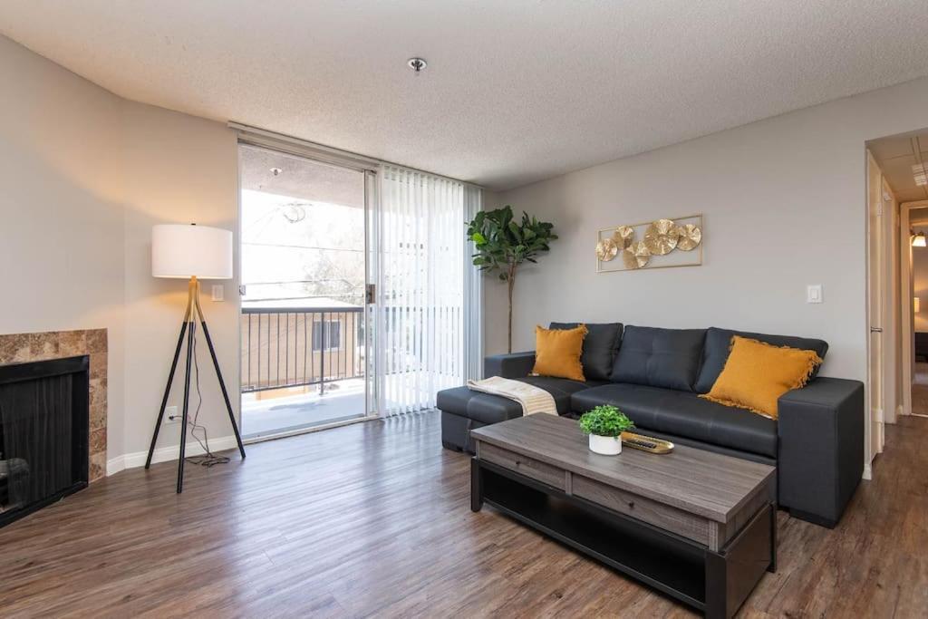 Hollywood 2bed W Rooftop Pool & Panoramic View