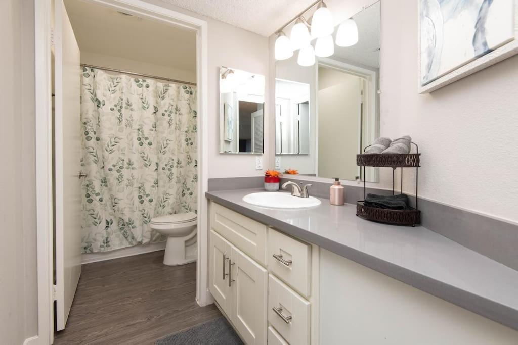 Hollywood 2bed W Rooftop Pool & Panoramic View