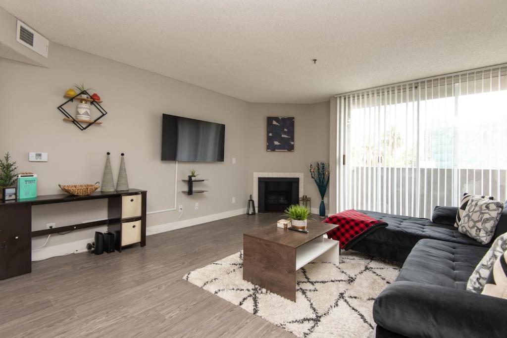 Apartment Hollywood 2bed W Rooftop Pool & Panoramic View Los Angeles
