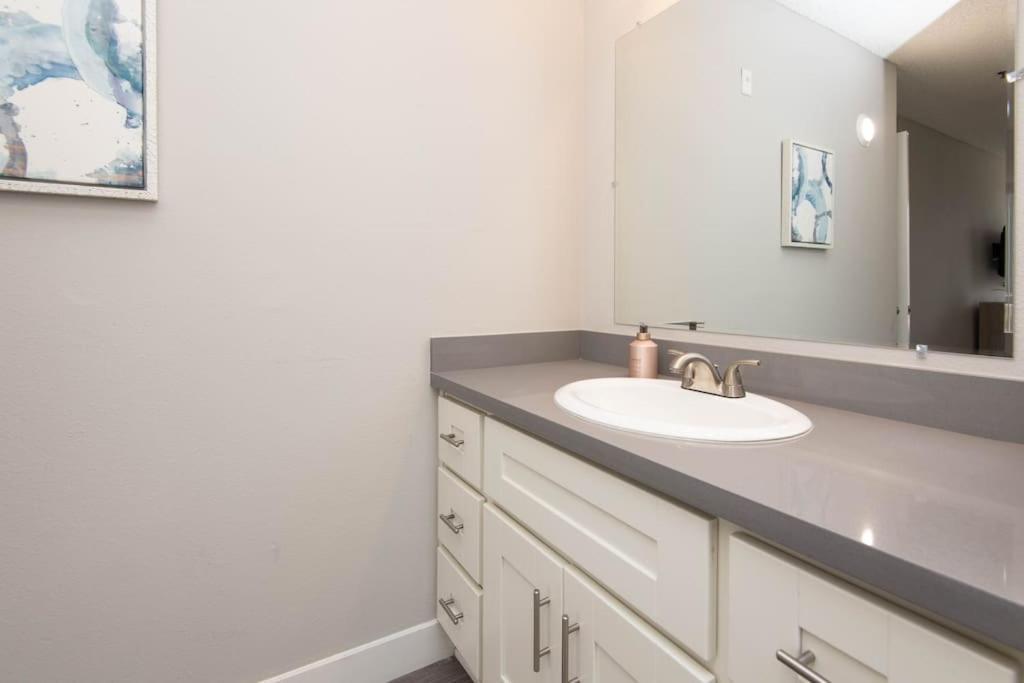 Hollywood 2bed W Rooftop Pool & Panoramic View