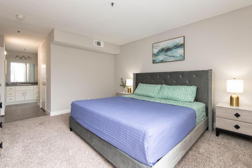 Hollywood 2bed W Rooftop Pool & Panoramic View *