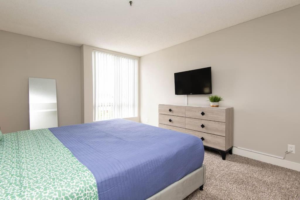Hollywood 2bed W Rooftop Pool & Panoramic View Apartment