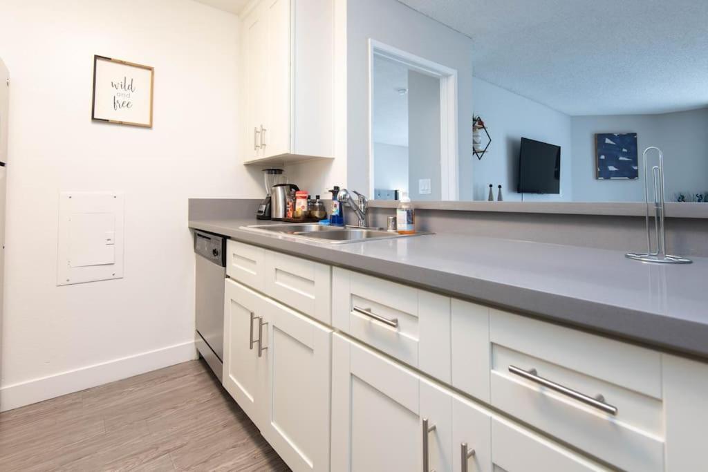 Hollywood 2bed W Rooftop Pool & Panoramic View Apartment *