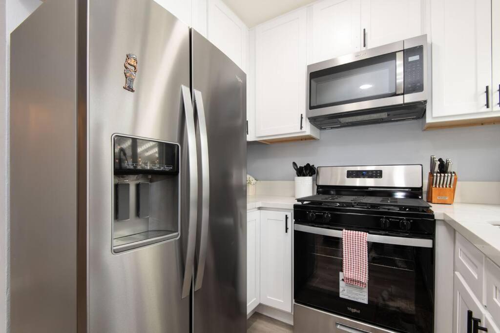 Lovely 3bedroom With Free Parking On Premise Apartment
