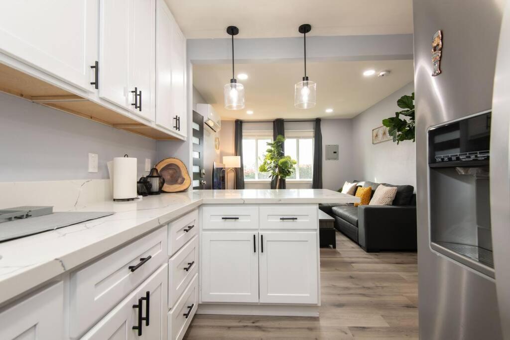 Apartment Lovely 3bedroom With Free Parking On Premise Los Angeles