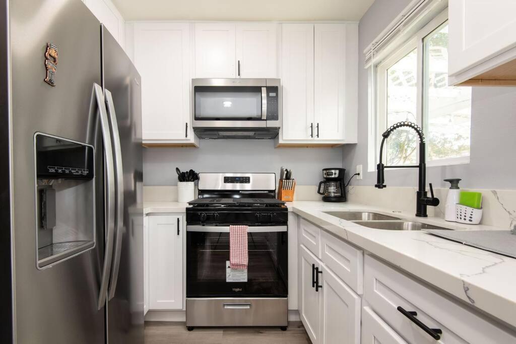 Lovely 3bedroom With Free Parking On Premise Apartment *