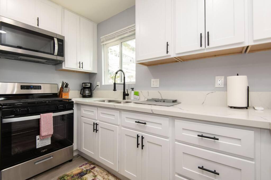 Lovely 3bedroom With Free Parking On Premise