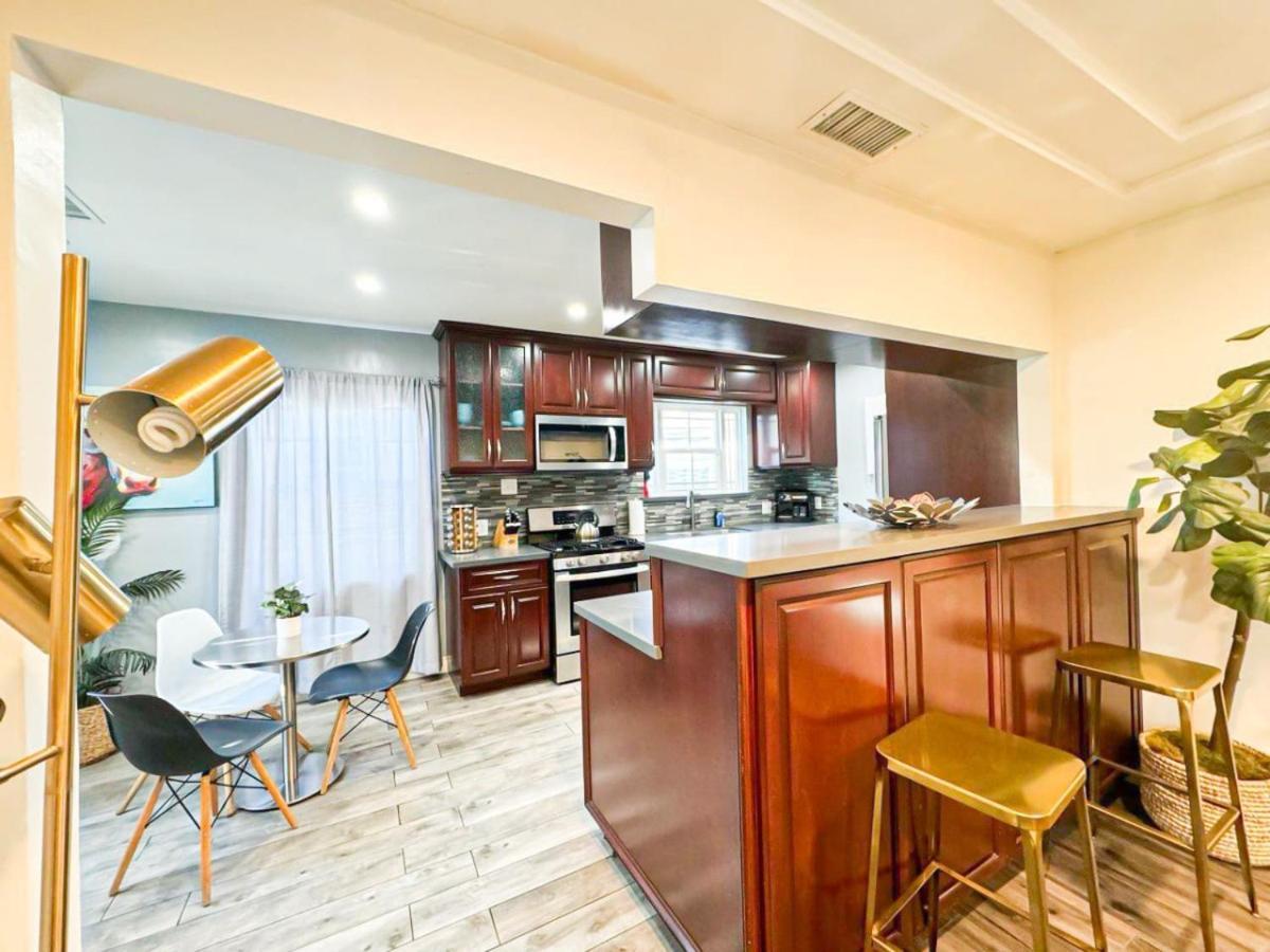 Modern 2-bedroom In Heart Of The City Holiday home