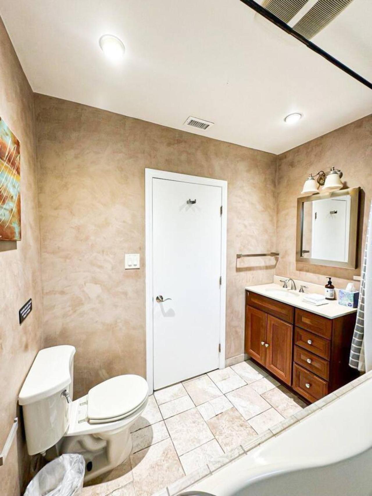 Modern 2-bedroom In Heart Of The City Holiday home