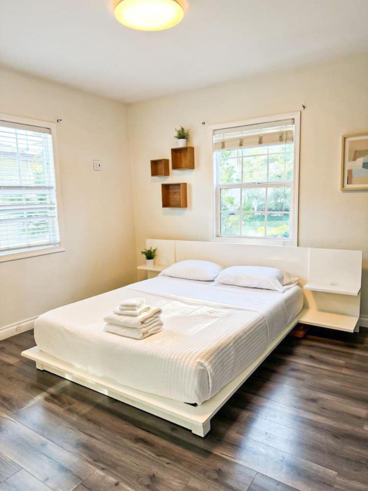 Modern 2-bedroom In Heart Of The City Holiday home