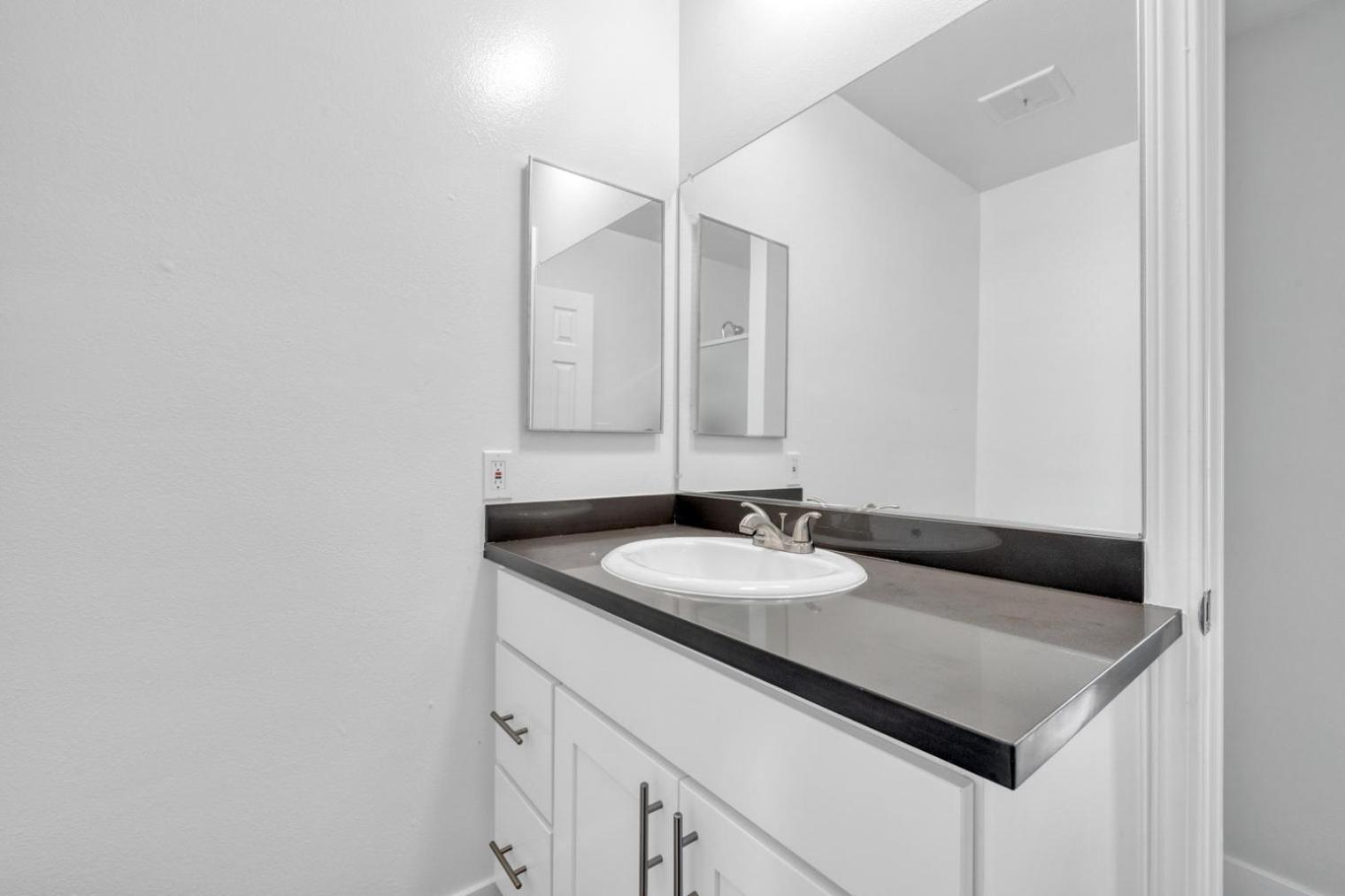 Woodland Hills 2br W Pool Gym Nr Warner Center Lax-698 *