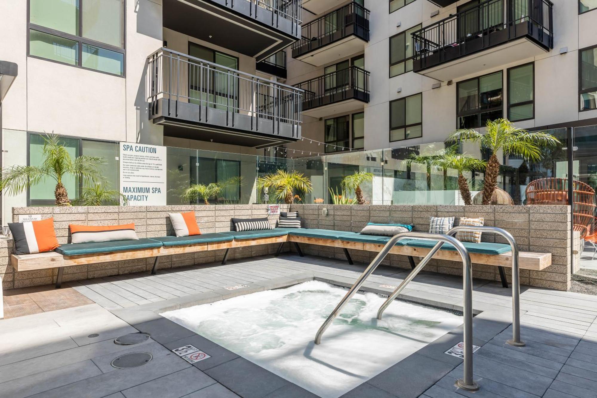 Luxury Hollywood - Pool/gym/parking * Los Angeles
