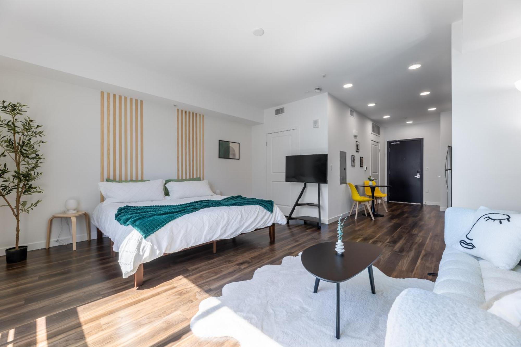 Luxury Hollywood - Pool/gym/parking * Los Angeles