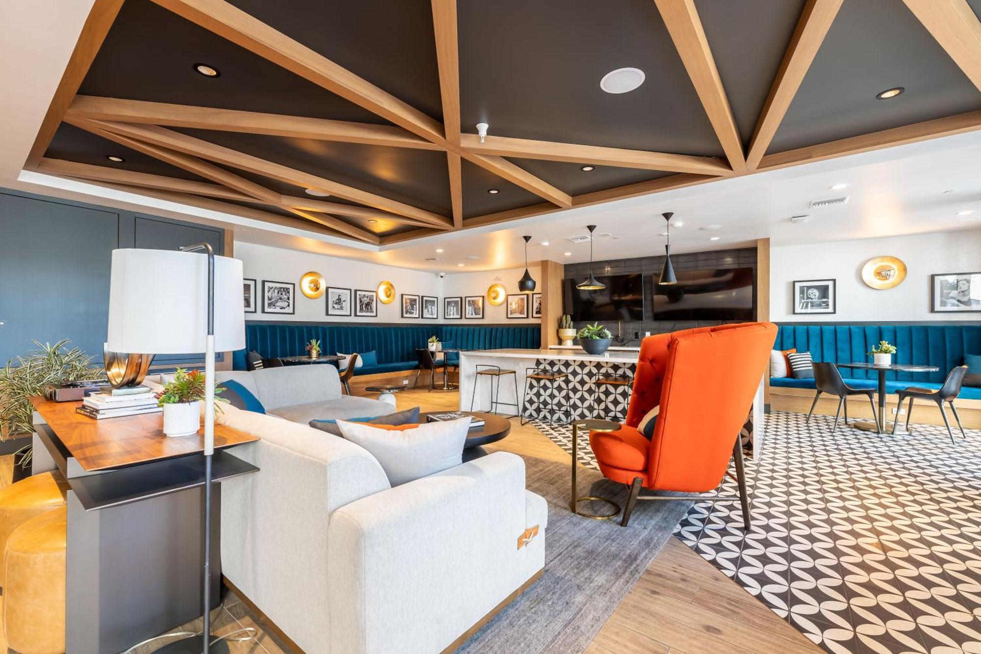 Luxury Hollywood - Pool/gym/parking Apartment