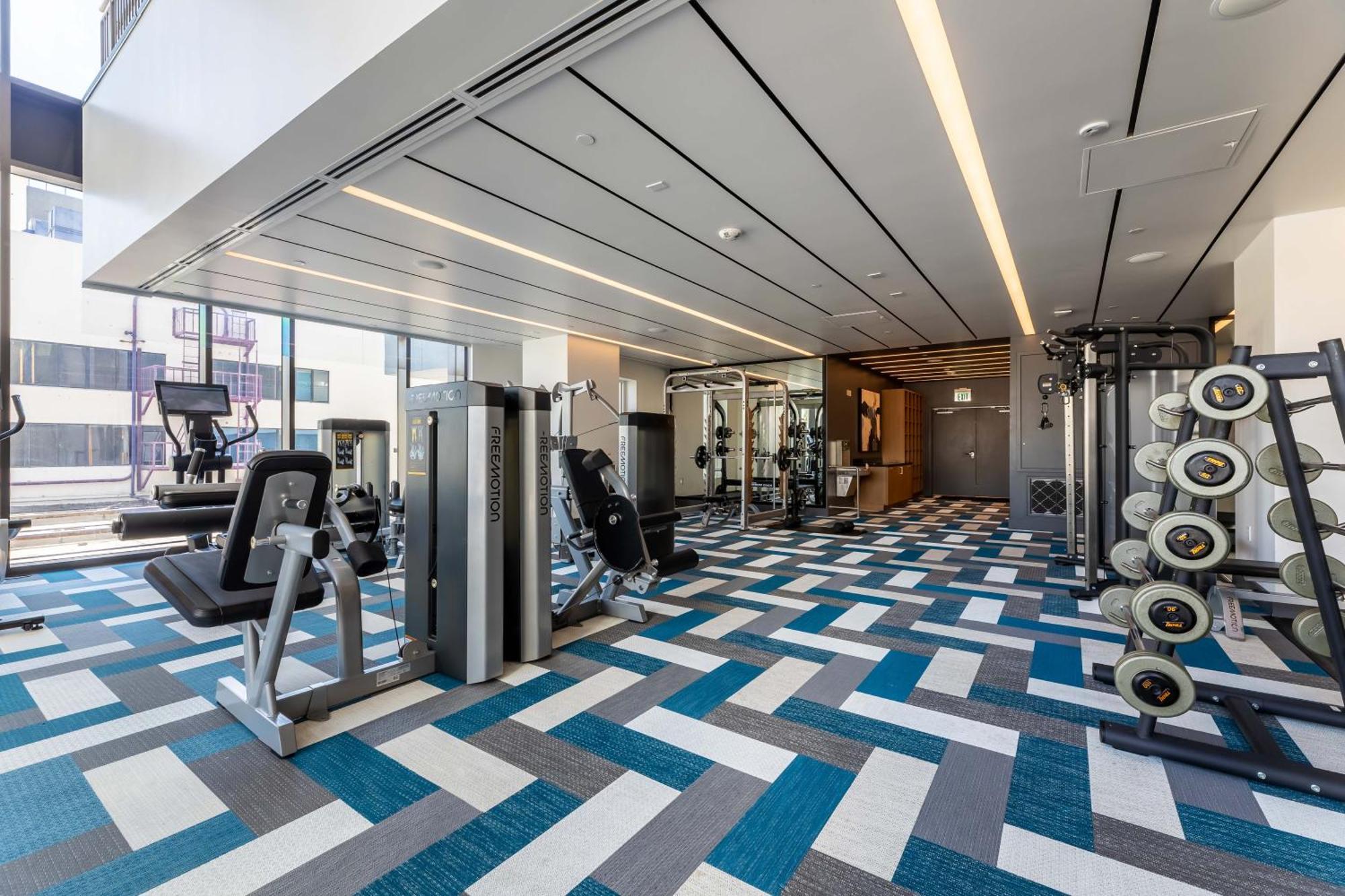 Luxury Hollywood - Pool/gym/parking Los Angeles
