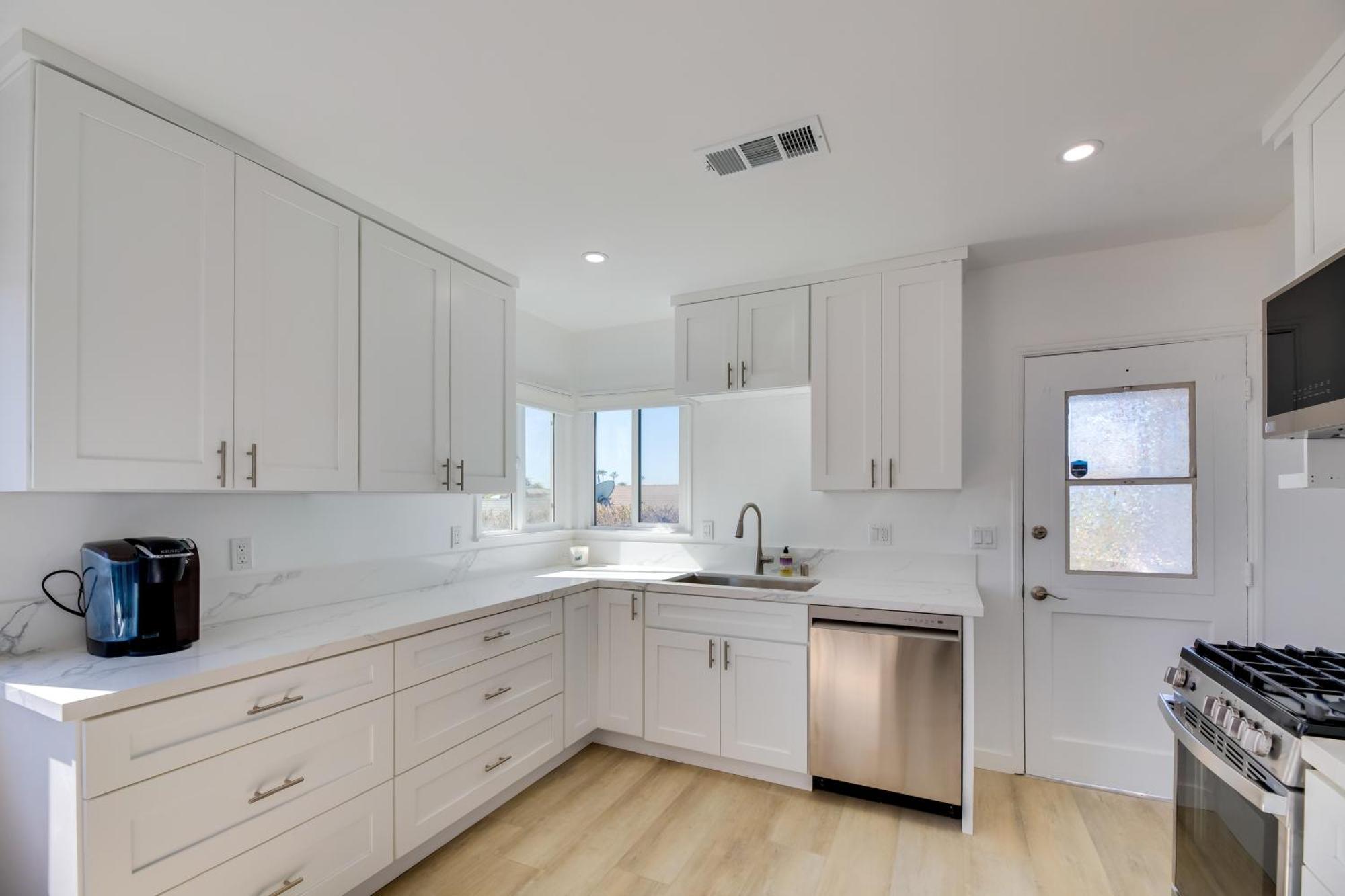 Chic Angeles Abode 6 Mi To Santa Monica Pier Apartment