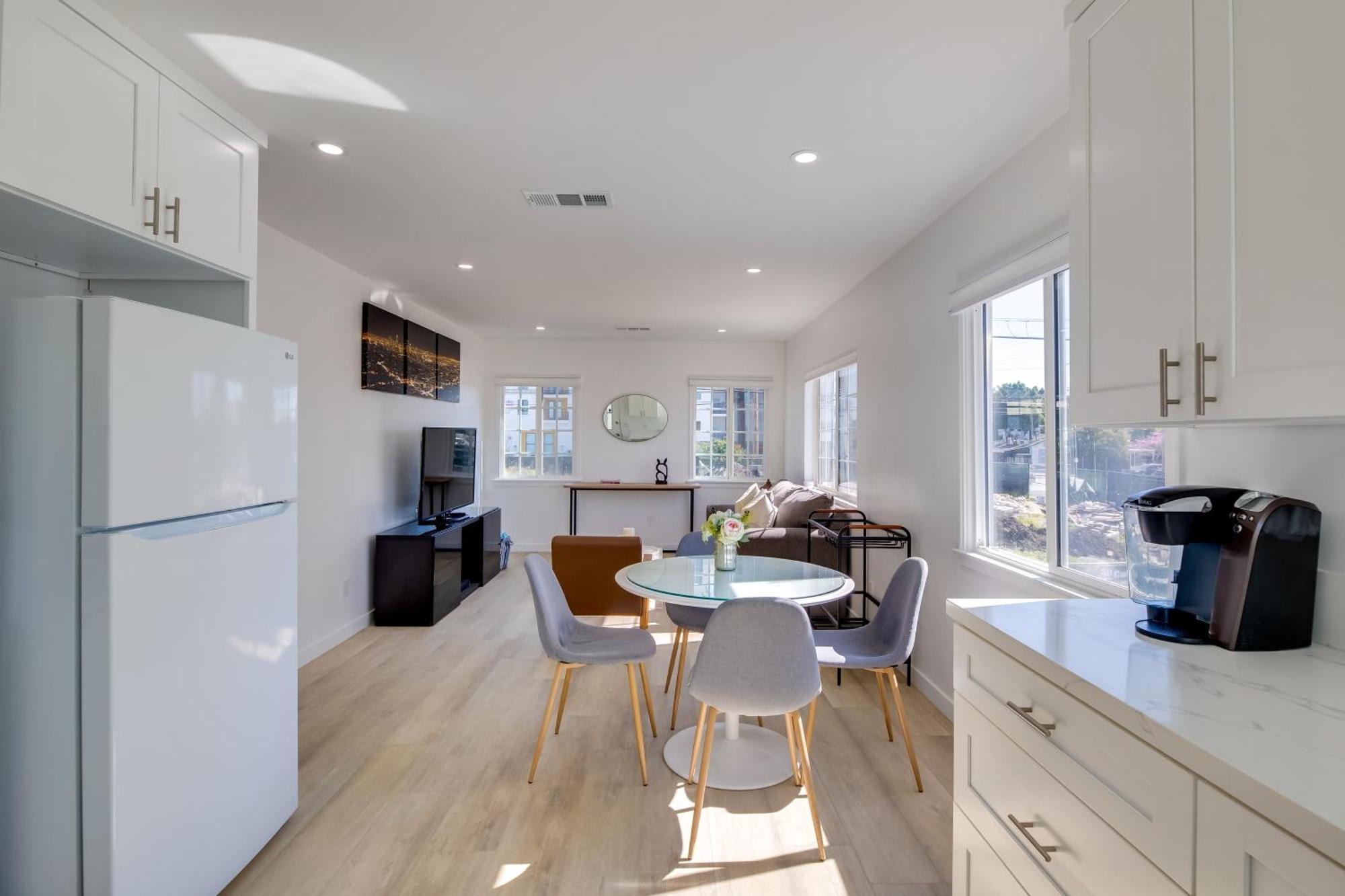 Chic Angeles Abode 6 Mi To Santa Monica Pier *