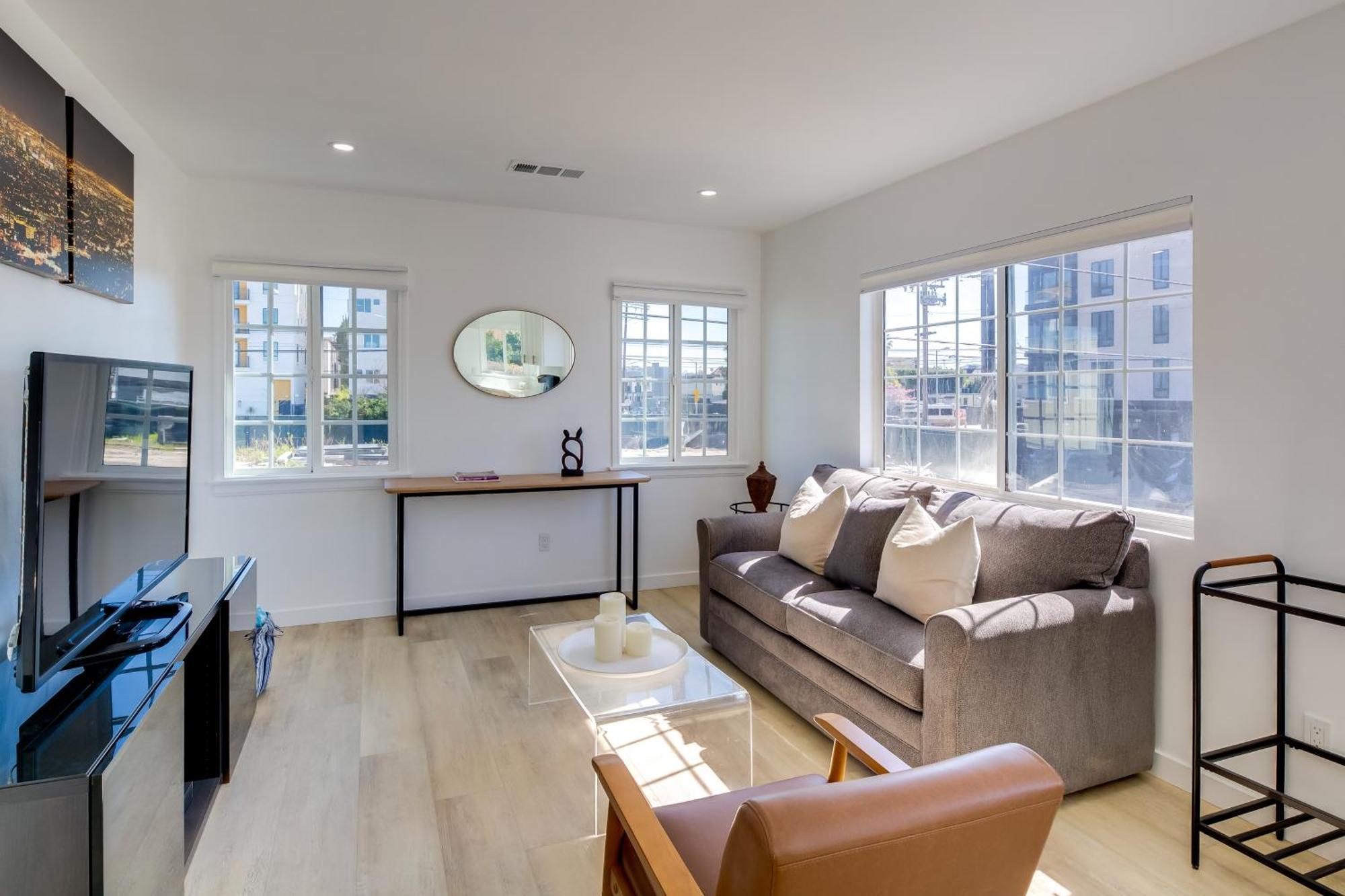 Chic Angeles Abode 6 Mi To Santa Monica Pier Apartment Los Angeles