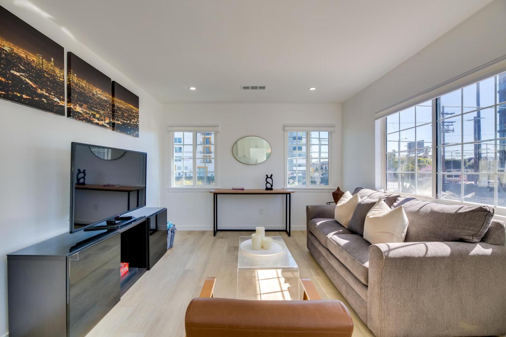 Apartment Chic Angeles Abode 6 Mi To Santa Monica Pier Los Angeles