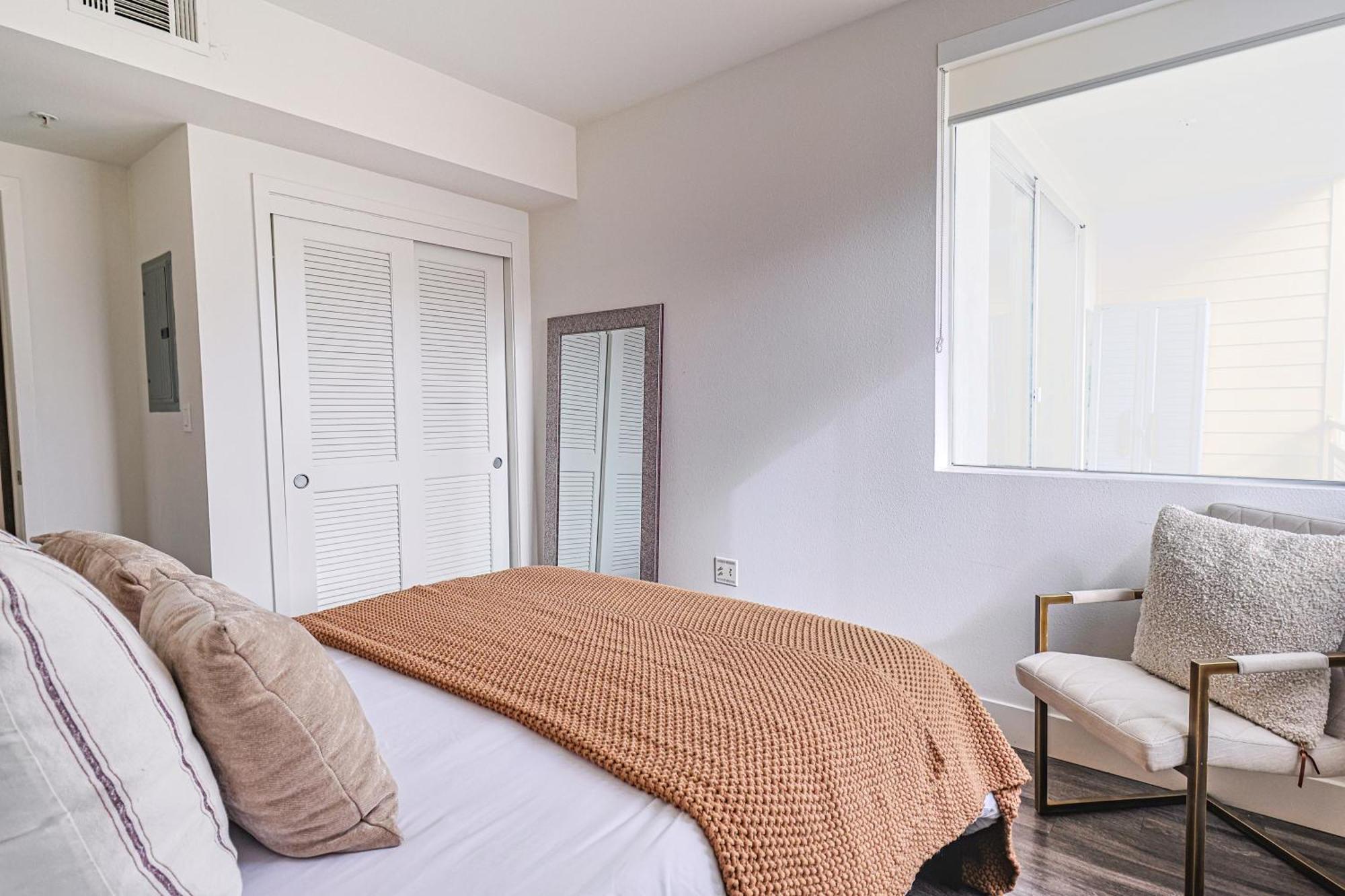Apartment Modern 2bd & 2bth Santa Monica 5 Min To The Pier *