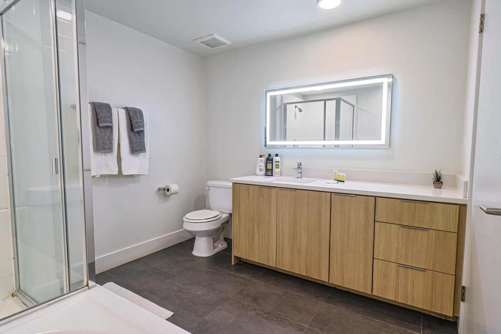 Modern 2bd & 2bth Santa Monica 5 Min To The Pier * Los Angeles