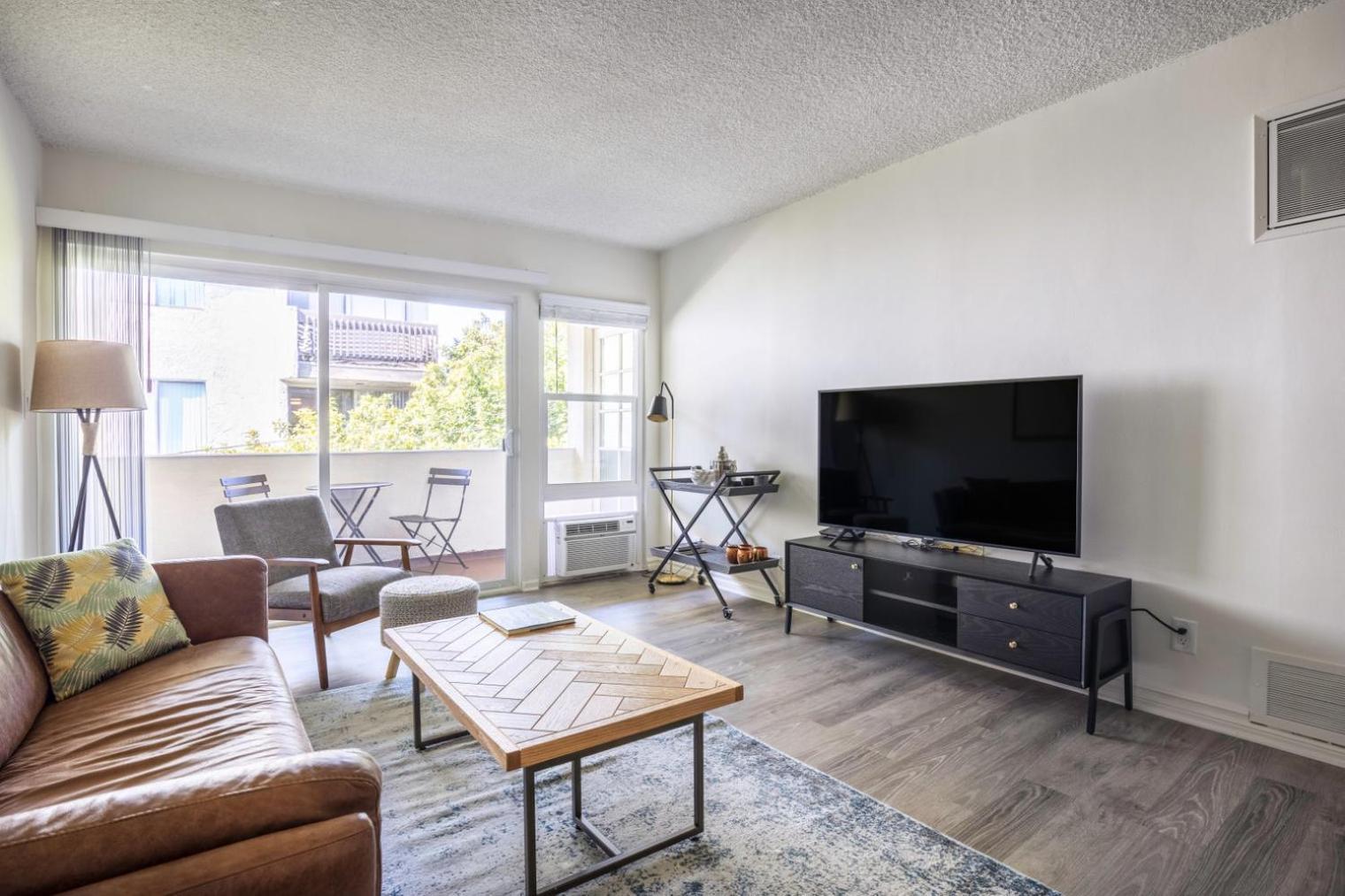 Brentwood 1br W Pool Gym Near Restaurants Lax-340