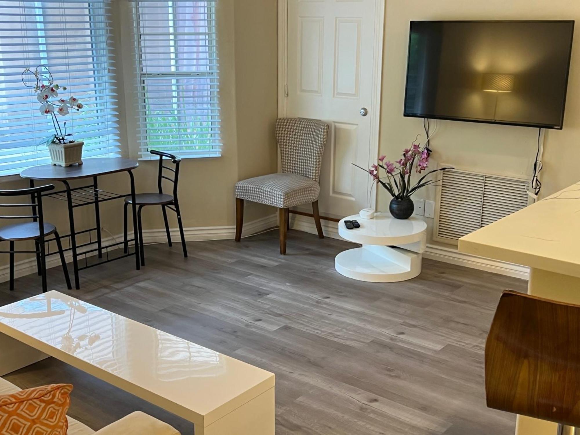 Holiday home 2bedroom & 1bath Near Universal & Hollywood *