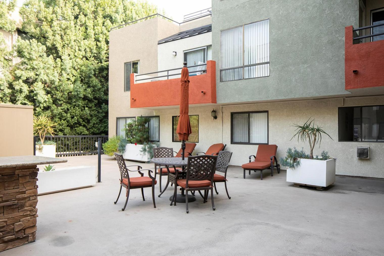 Apartment N Hollywood 2br W Gym Pool Nr Tj Shops Lax-633 Los Angeles