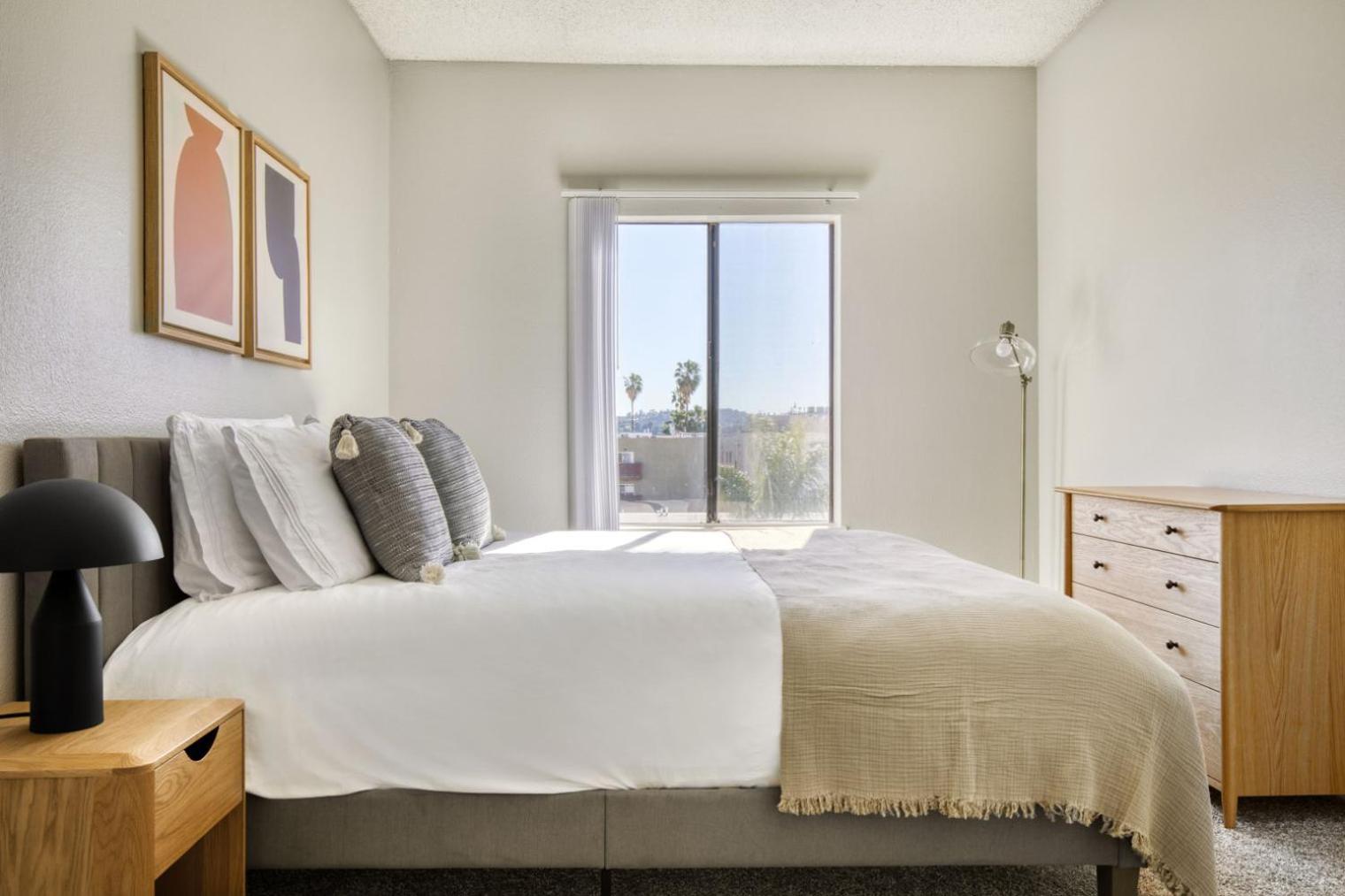 Apartment N Hollywood 2br W Gym Pool Nr Tj Shops Lax-633 Los Angeles