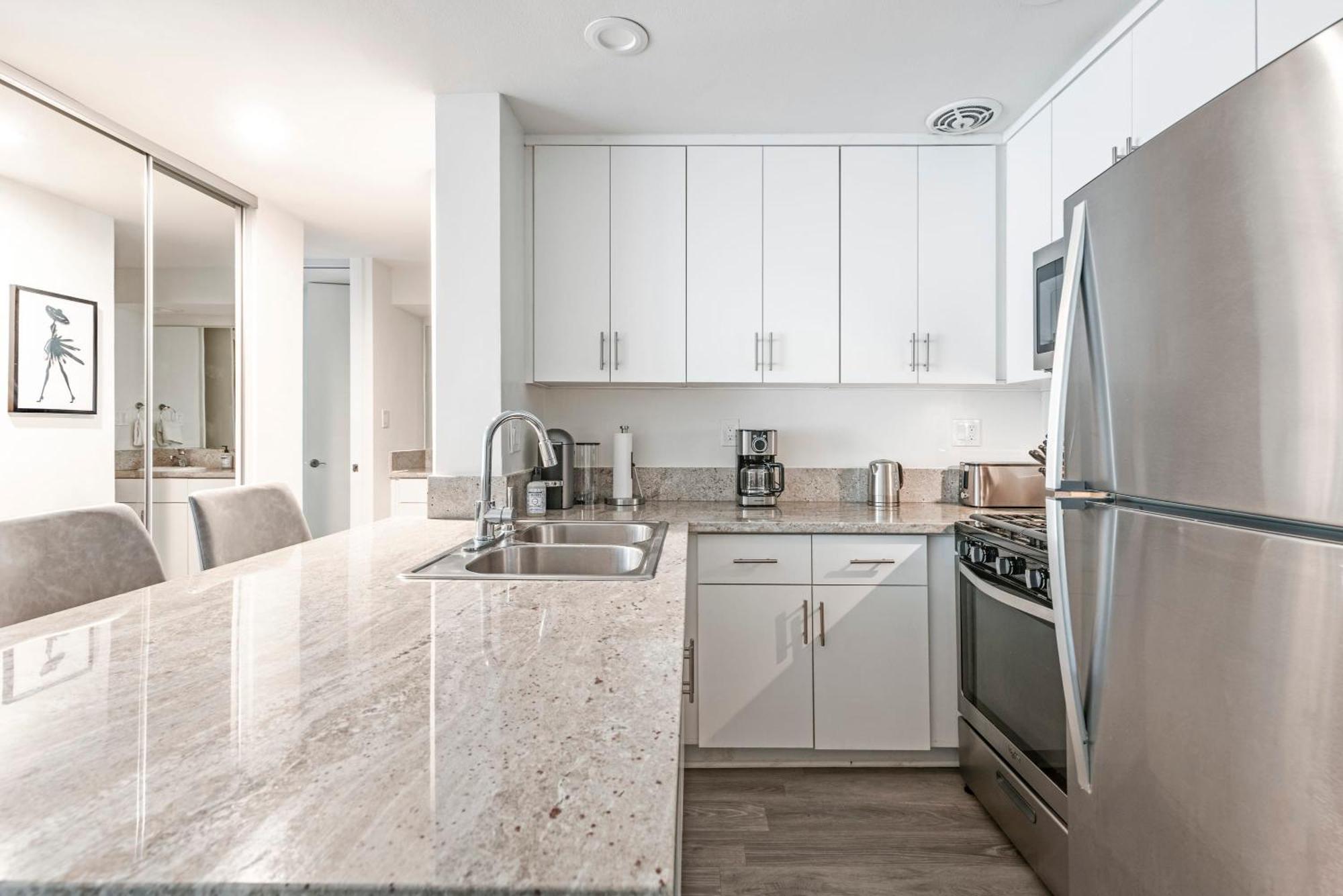 Luxury Weho Boys Town Med Apartment *