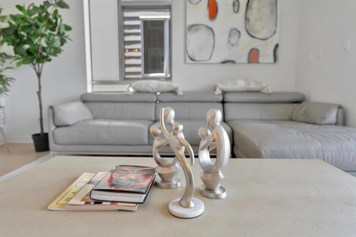 3 Lux Large Heart Of Sm Apartment Los Angeles