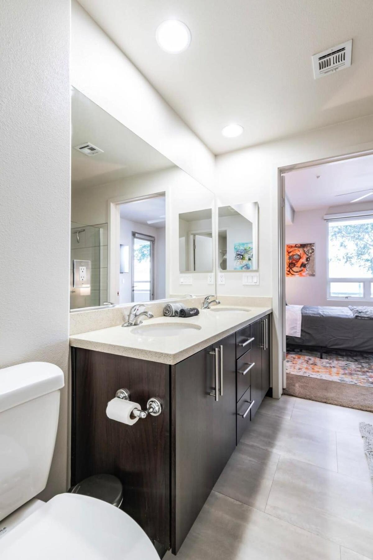 2br Modern Luxury Weho Apartment
