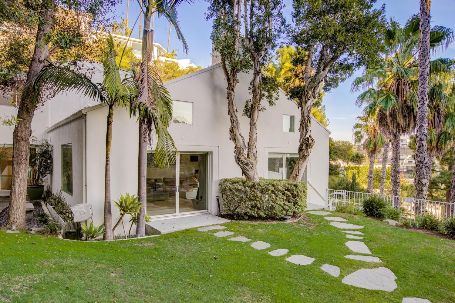Rising Glen Apartment Los Angeles