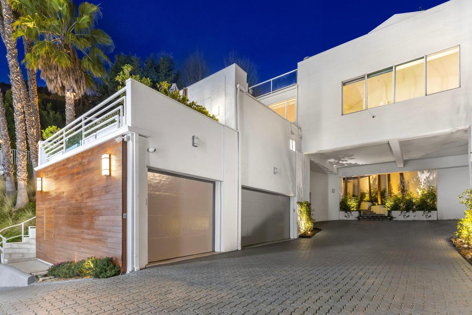 Rising Glen Apartment Los Angeles