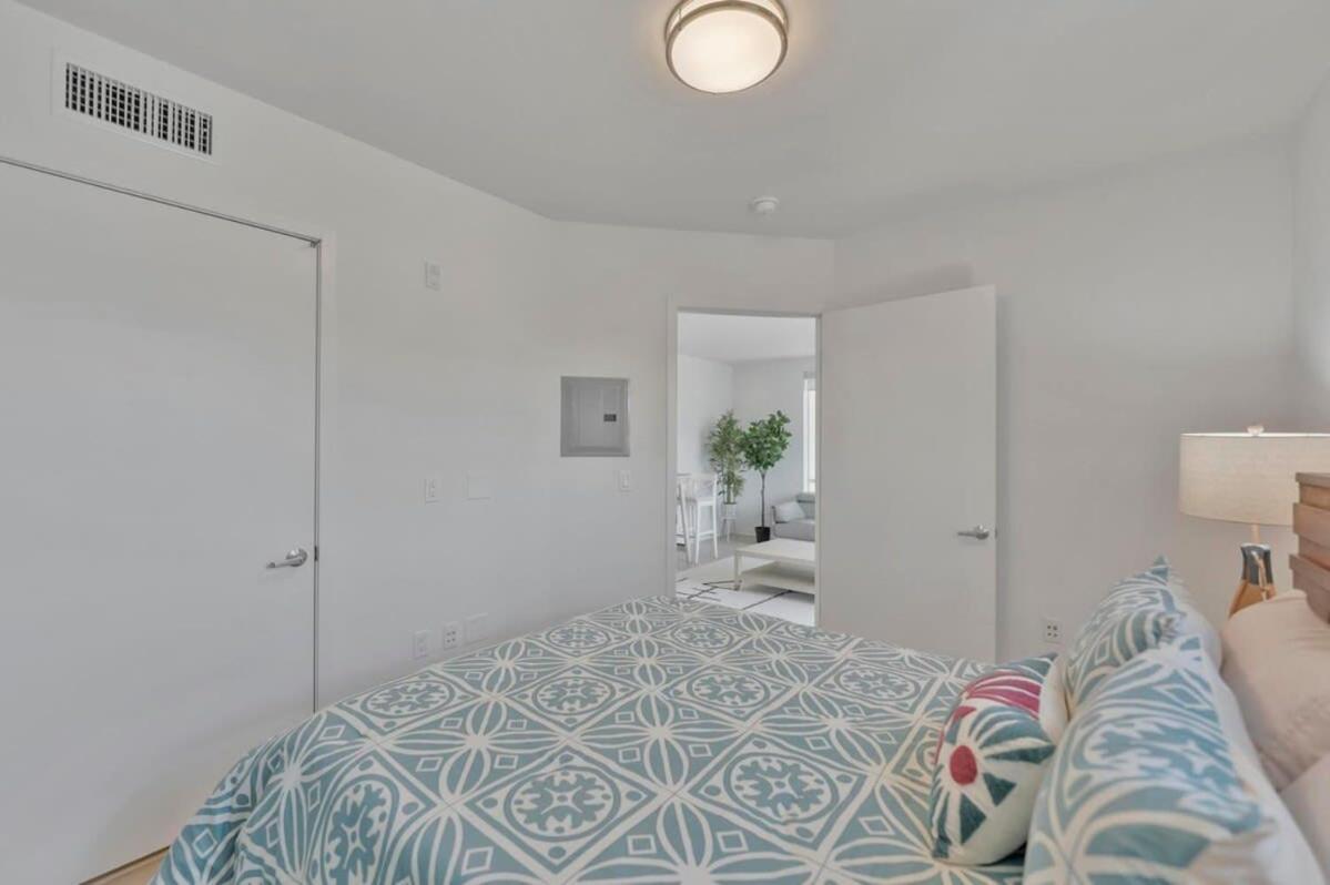 3 Lux Large Heart Of Sm Apartment *