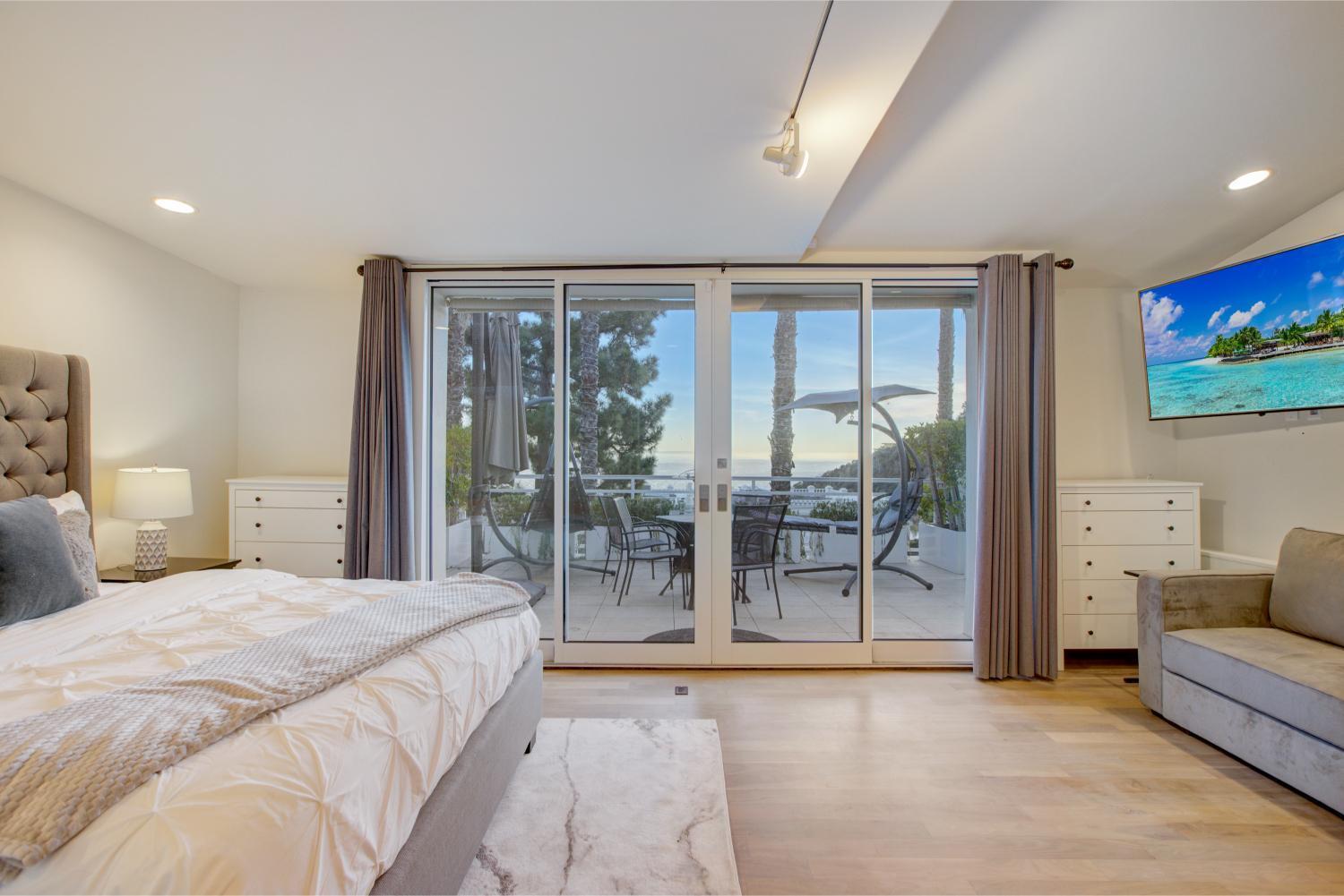 Rising Glen Apartment Los Angeles