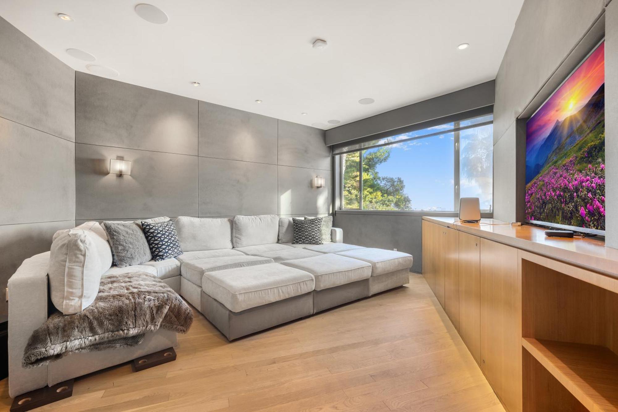 Apartment Rising Glen Los Angeles