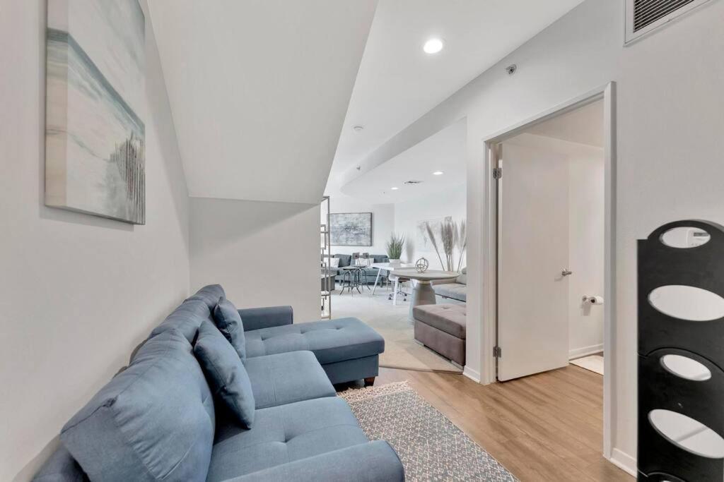8 Marina Penthouse Water Front