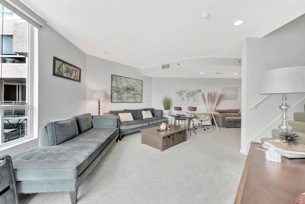 8 Marina Penthouse Water Front Apartment