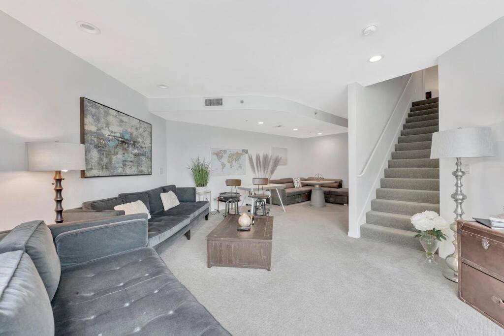8 Marina Penthouse Water Front *