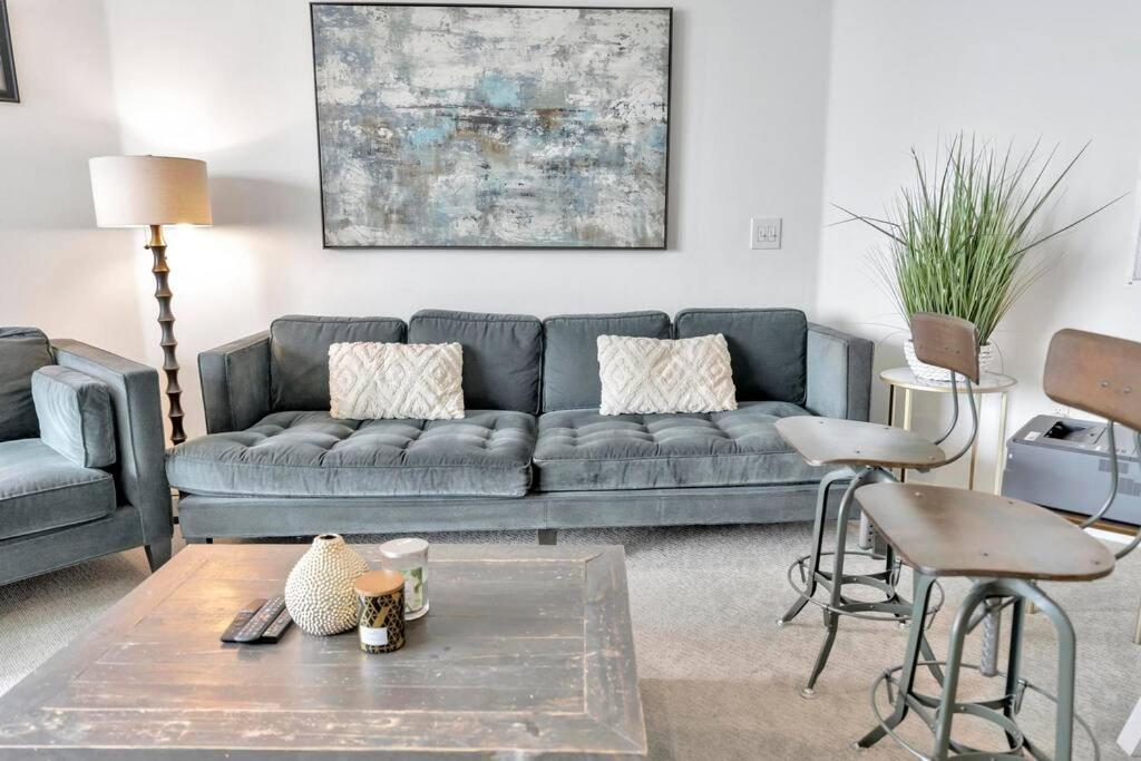 8 Marina Penthouse Water Front *