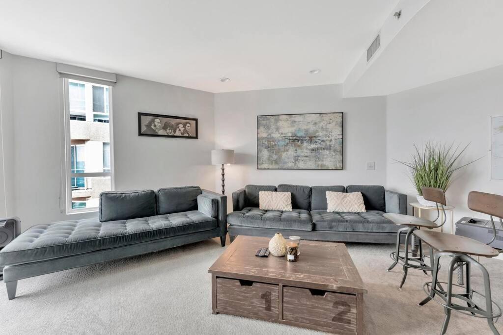 8 Marina Penthouse Water Front