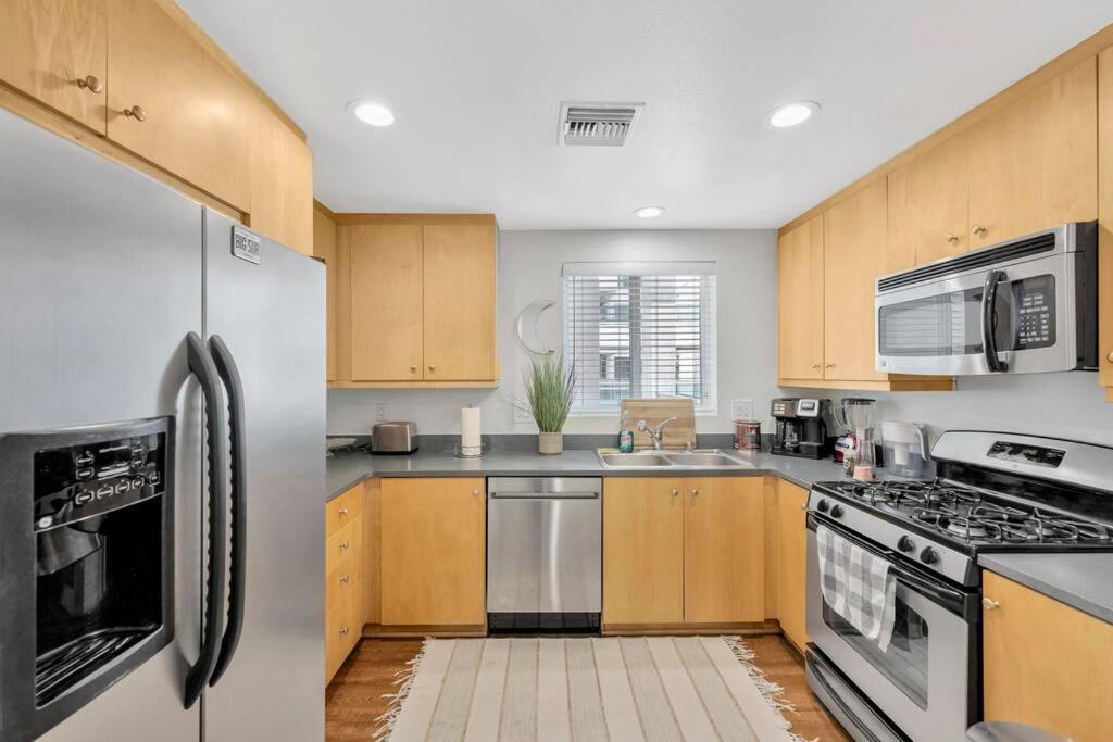 8 Marina Penthouse Water Front